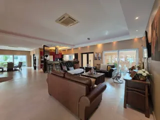 À louer 4 chambres maison à Bang Lamung, Chonburi