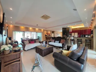 À louer 4 chambres maison à Bang Lamung, Chonburi
