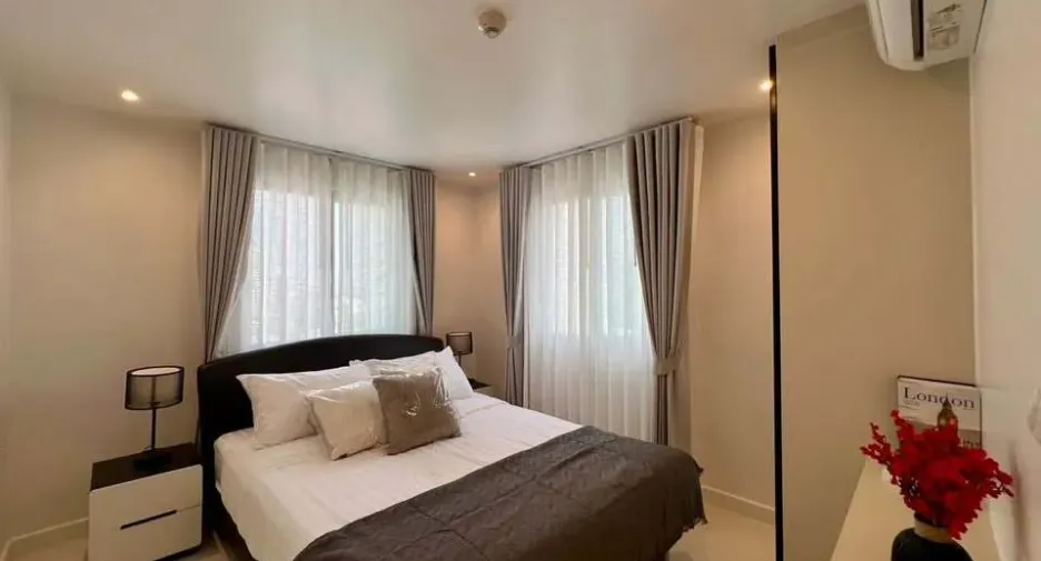 For rent 2 bedrooms condo in Yan Nawa, Bangkok