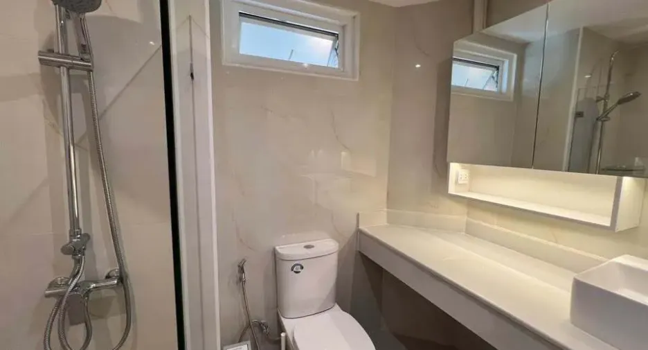 For rent 2 bedrooms condo in Yan Nawa, Bangkok
