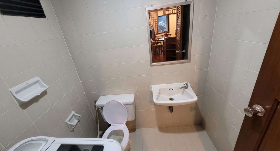 For rent 3 bedrooms condo in Watthana, Bangkok