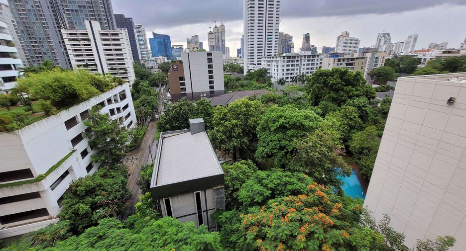 For rent 3 bedrooms condo in Watthana, Bangkok