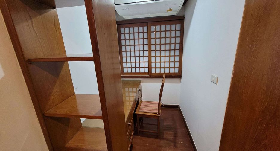 For rent 3 bedrooms condo in Watthana, Bangkok