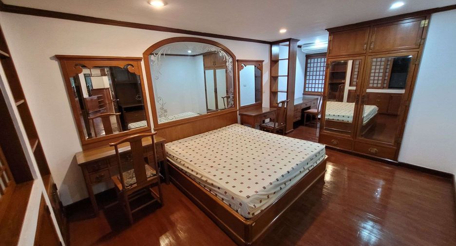 For rent 3 bedrooms condo in Watthana, Bangkok