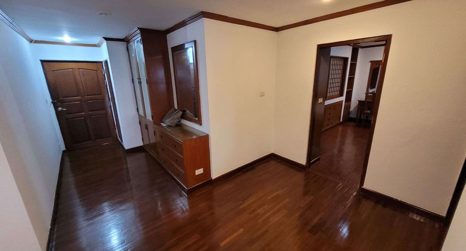For rent 3 bedrooms condo in Watthana, Bangkok