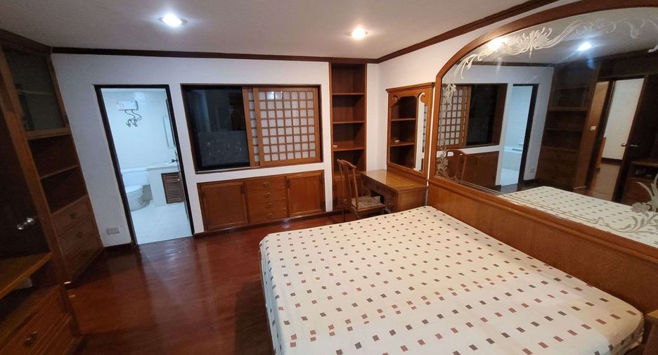 For rent 3 bedrooms condo in Watthana, Bangkok