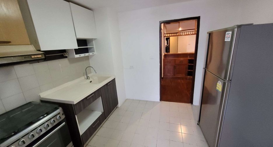 For rent 3 bedrooms condo in Watthana, Bangkok