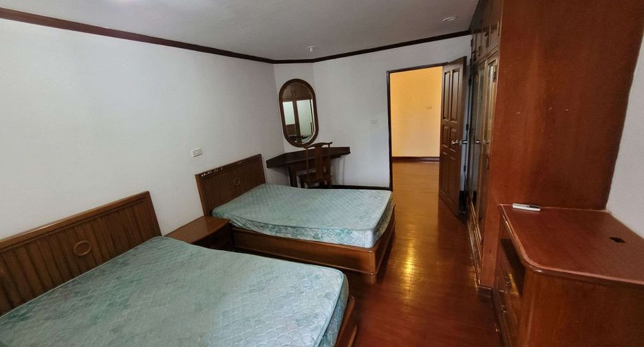 For rent 3 bedrooms condo in Watthana, Bangkok