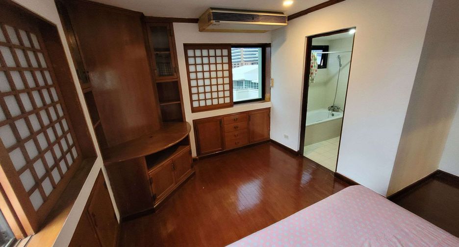 For rent 3 bedrooms condo in Watthana, Bangkok