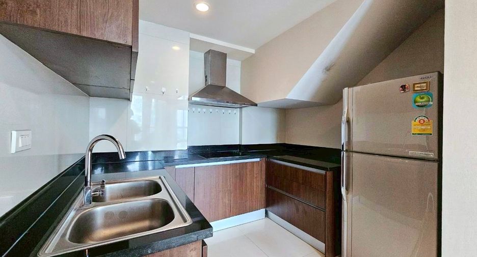 For rent 2 bedrooms condo in Pathum Wan, Bangkok