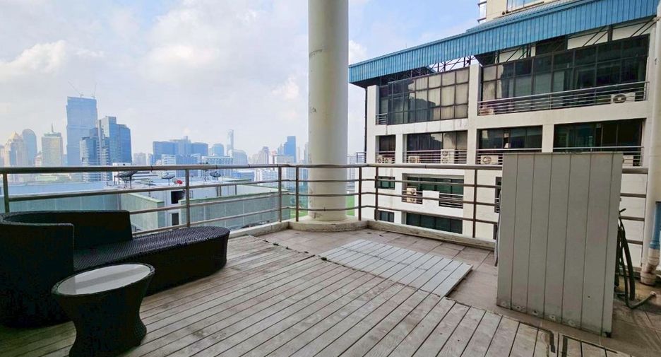 For rent 2 bedrooms condo in Pathum Wan, Bangkok