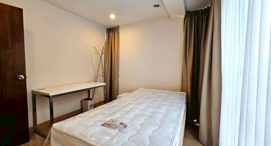 For rent 2 bedrooms condo in Pathum Wan, Bangkok