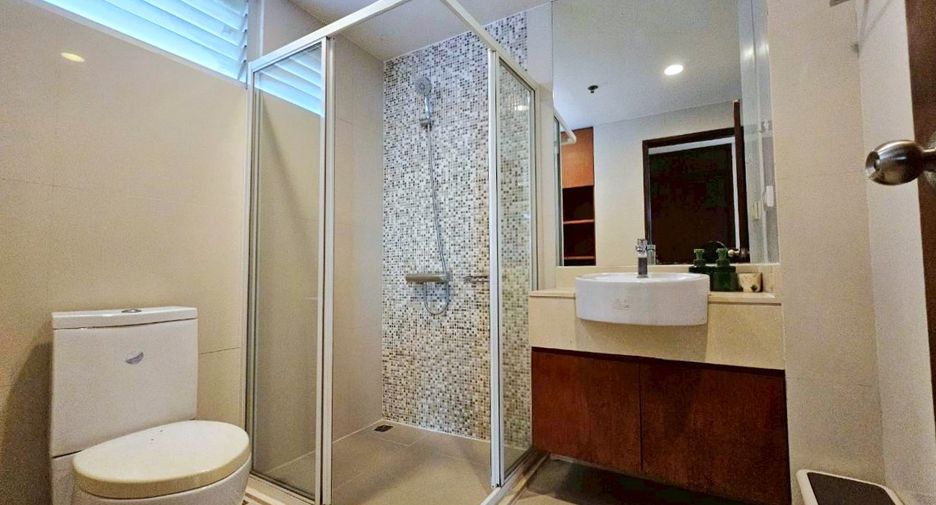 For rent 2 bedrooms condo in Pathum Wan, Bangkok