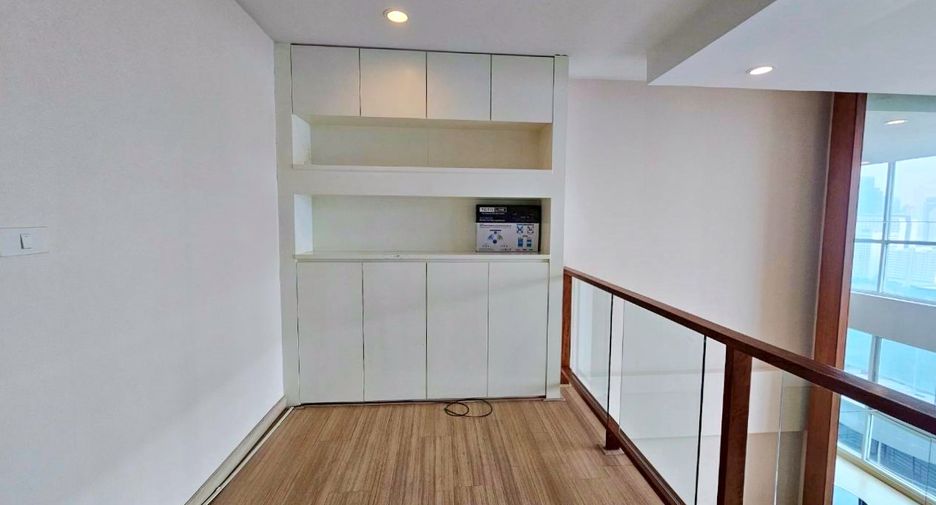 For rent 2 bedrooms condo in Pathum Wan, Bangkok