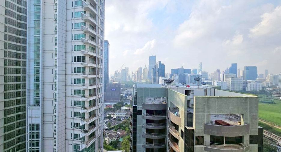 For rent 2 bedrooms condo in Pathum Wan, Bangkok