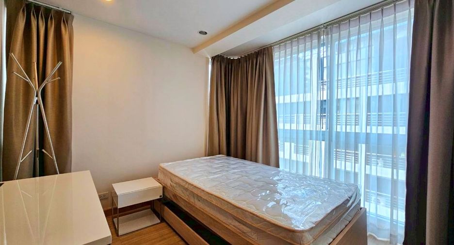 For rent 2 bedrooms condo in Pathum Wan, Bangkok