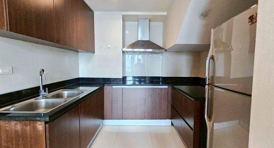 For rent 2 bedrooms condo in Pathum Wan, Bangkok