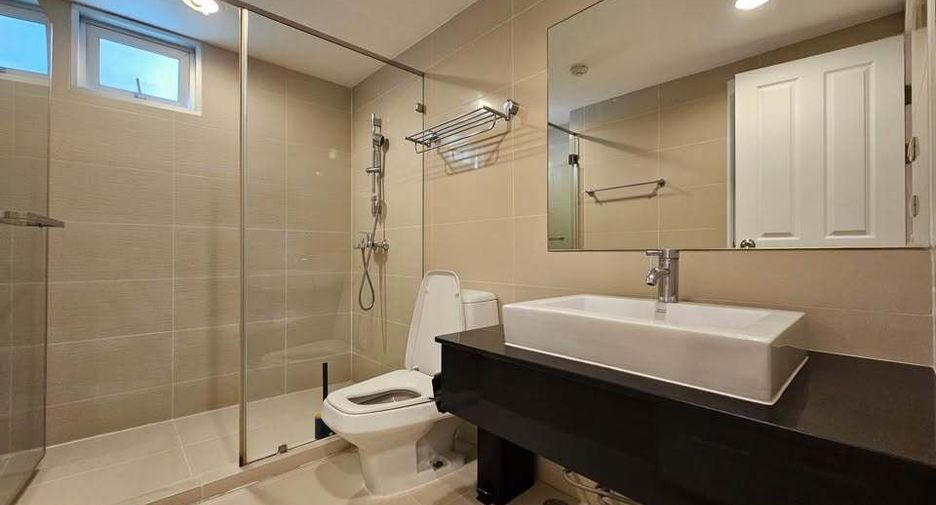 Продажа и аренда 2 спальни кондо в Хуаи Кхщанг, Бангкок