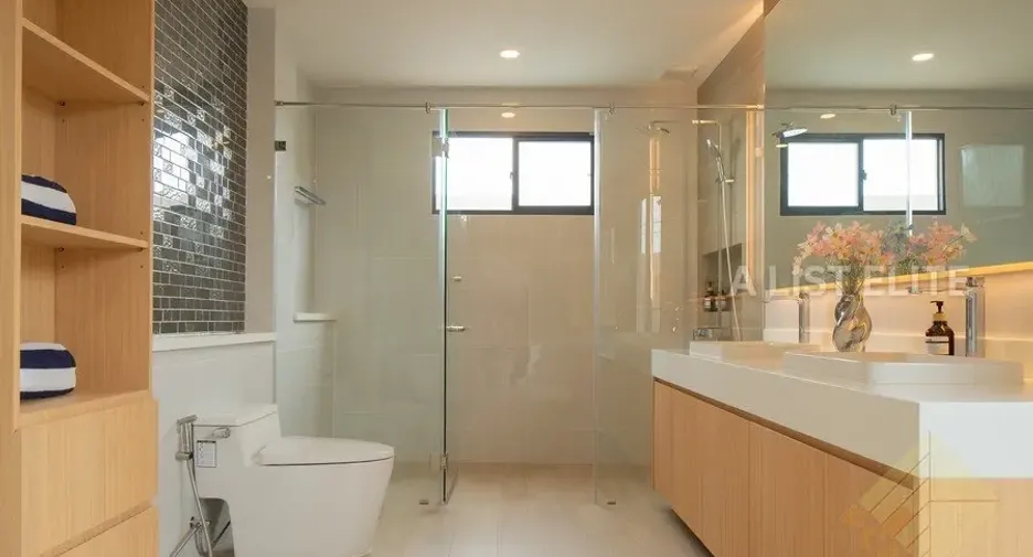 For rent 4 bedrooms house in Bang Lamung, Chonburi