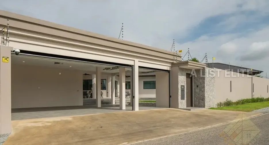 For rent 4 bedrooms house in Bang Lamung, Chonburi