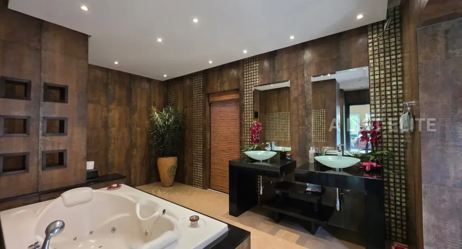 For rent 4 bedrooms house in Bang Lamung, Chonburi