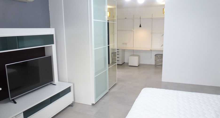 For sale and for rent 1 bed condo in Huai Khwang, Bangkok