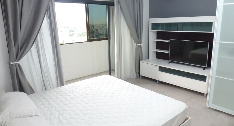 For sale and for rent 1 bed condo in Huai Khwang, Bangkok