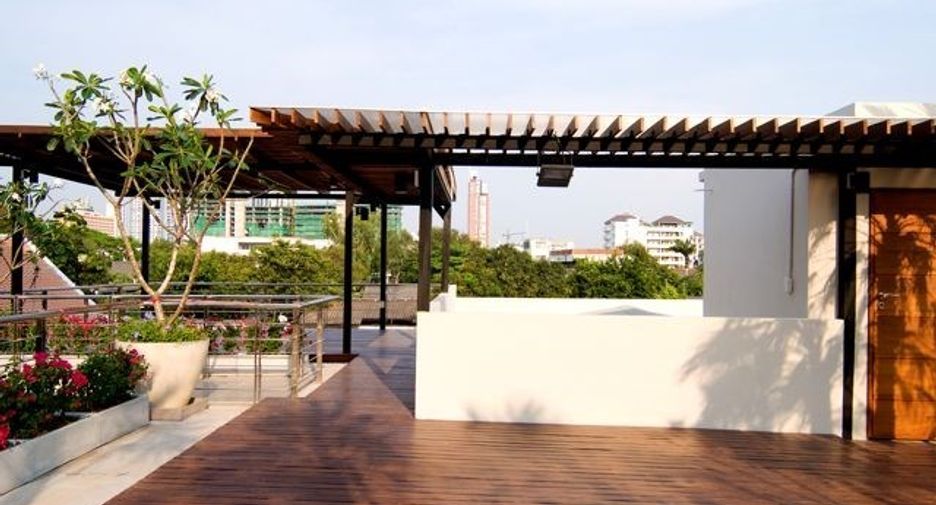 Haus zur Miete mit 4 Zimmer in Khlong Toei, Bangkok