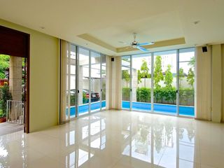 出租 4 卧室 独立屋 在 Khlong Toei, 曼谷