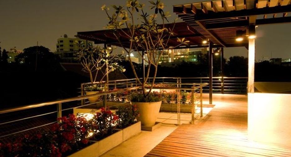 Haus zur Miete mit 4 Zimmer in Khlong Toei, Bangkok