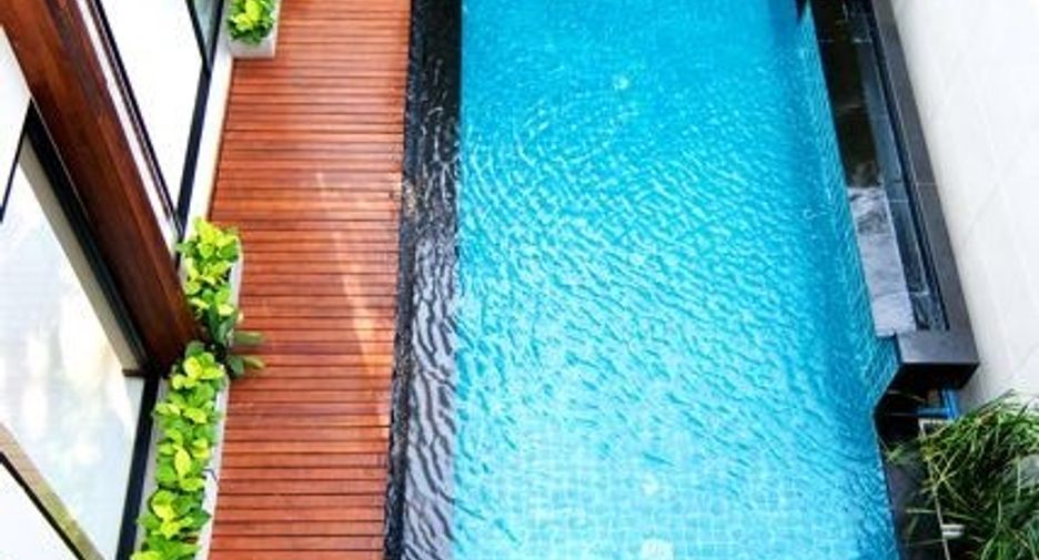 Haus zur Miete mit 4 Zimmer in Khlong Toei, Bangkok