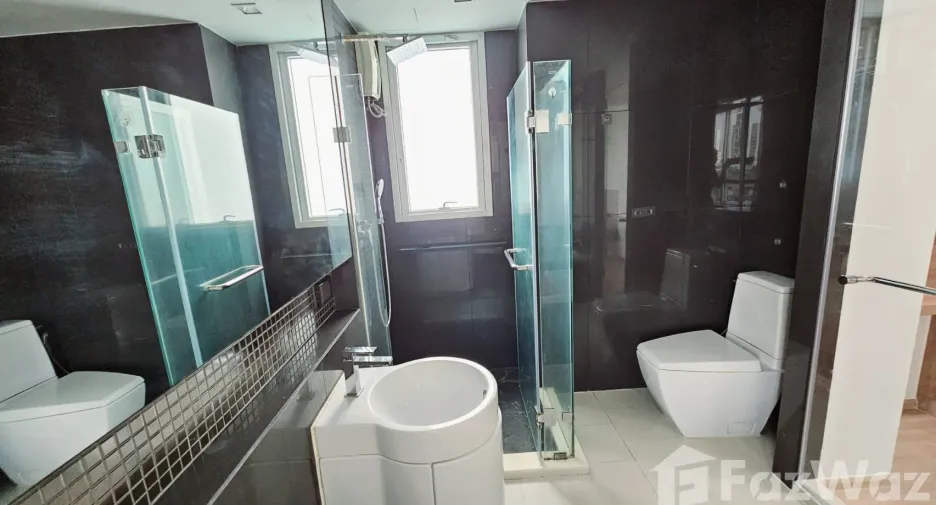 For rent 2 bedrooms condo in Phaya Thai, Bangkok