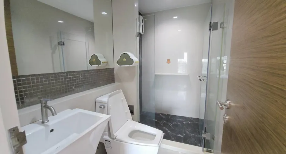 For rent 2 bedrooms condo in Phaya Thai, Bangkok