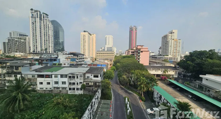 For rent 2 bedrooms condo in Phaya Thai, Bangkok