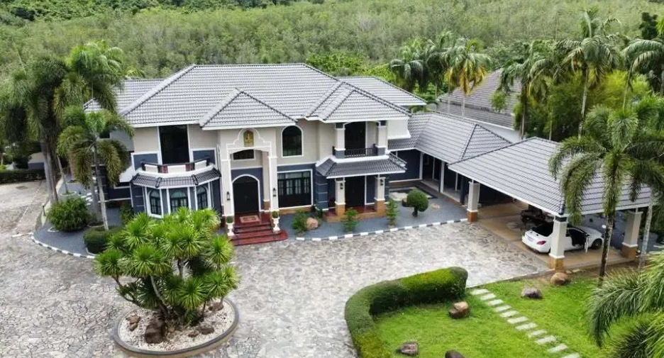 Villa en venta y en alquiler de 7 habitaciones en Mueang Krabi, Krabi