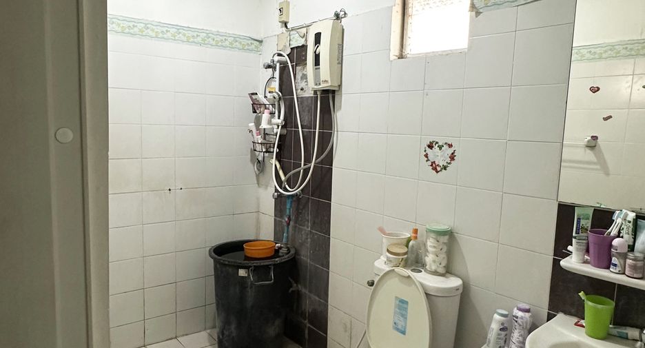 For sale 3 bedrooms townhouse in Min Buri, Bangkok