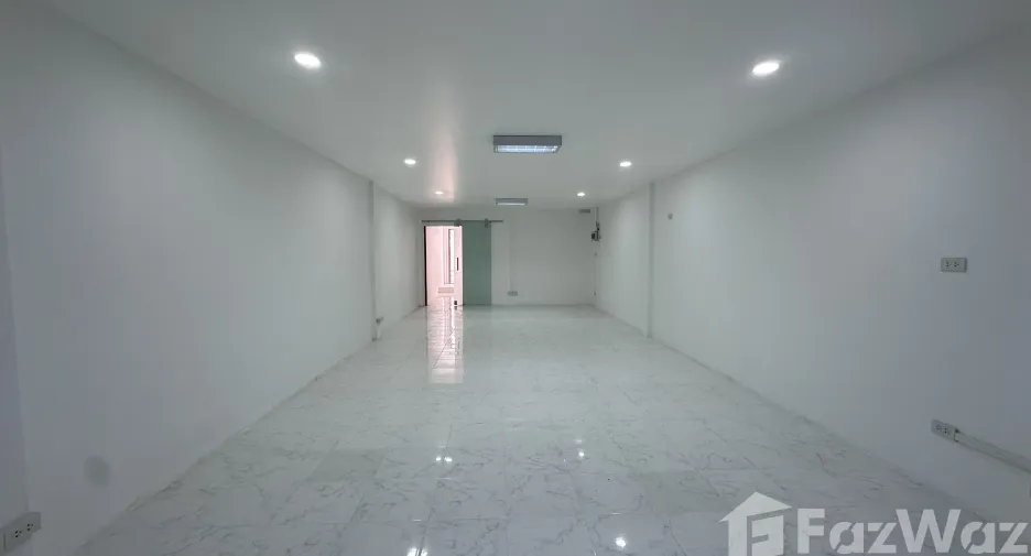 For rent 4 bedrooms retail Space in Kathu, Phuket