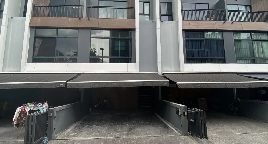 出售 3 卧室 联排别墅 在 Yan Nawa, 曼谷