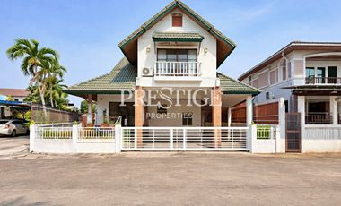 For sale 4 bedrooms house in East Pattaya, Pattaya