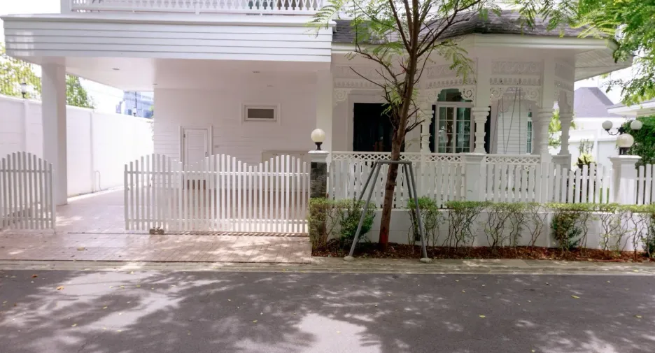 Casa en alquiler de 4 habitaciones en Bang Na, Bangkok