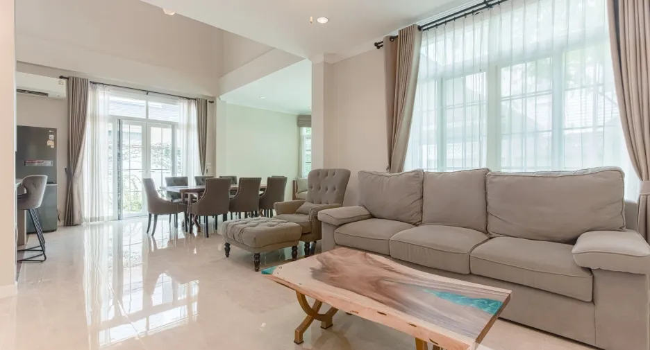 Casa en alquiler de 4 habitaciones en Bang Na, Bangkok