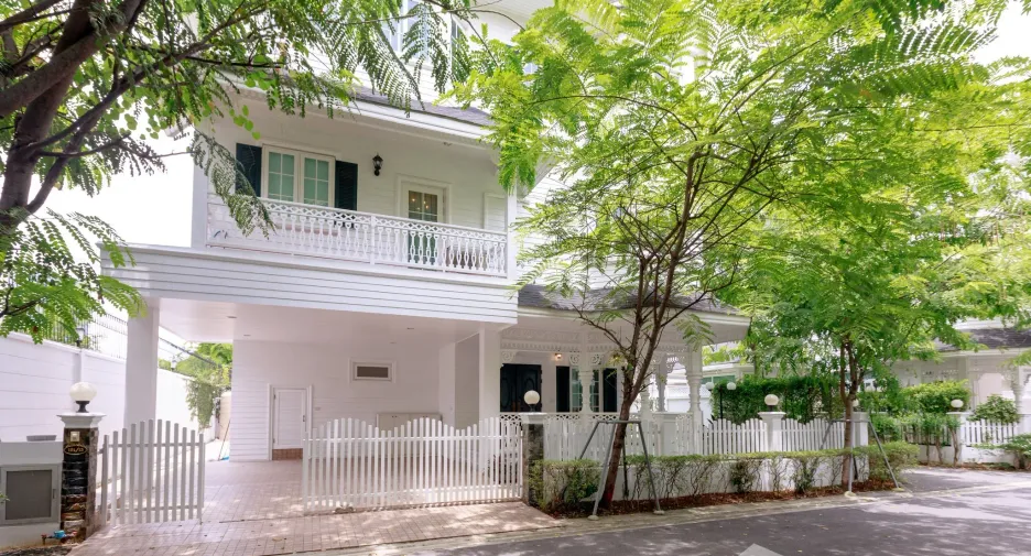 Casa en alquiler de 4 habitaciones en Bang Na, Bangkok