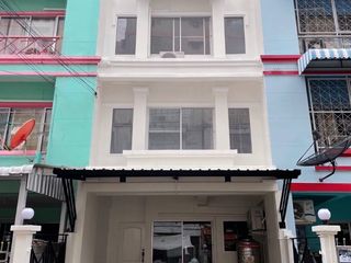 For rent 3 ベッドルーム townhouse in Bang Na, Bangkok