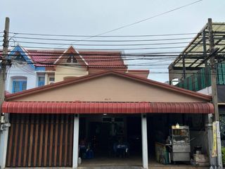Local comercial en venta de 3 habitaciones en Huai Khwang, Bangkok