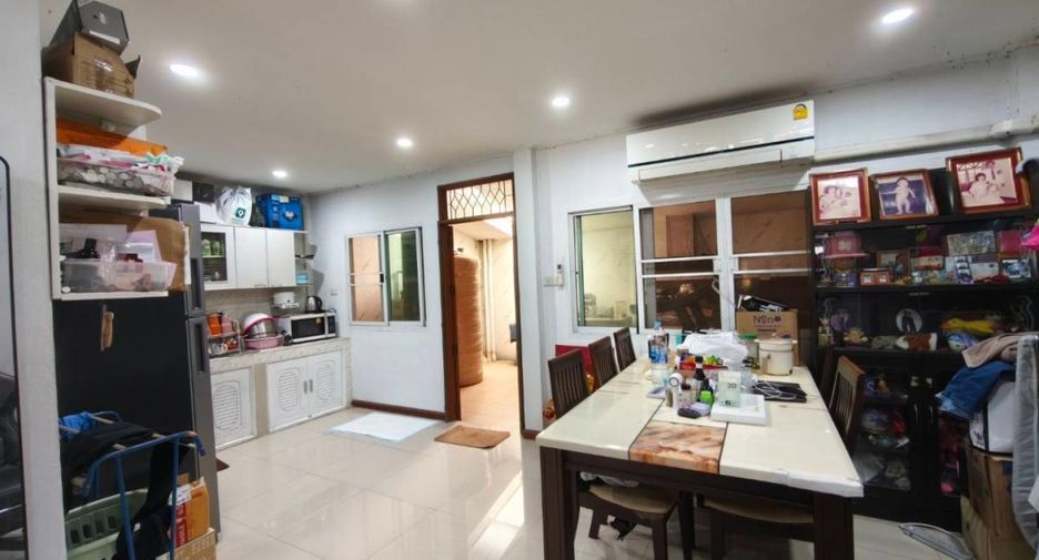 Local comercial en venta de 3 habitaciones en Huai Khwang, Bangkok