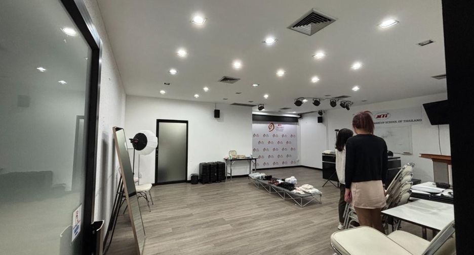 For rent office in Huai Khwang, Bangkok