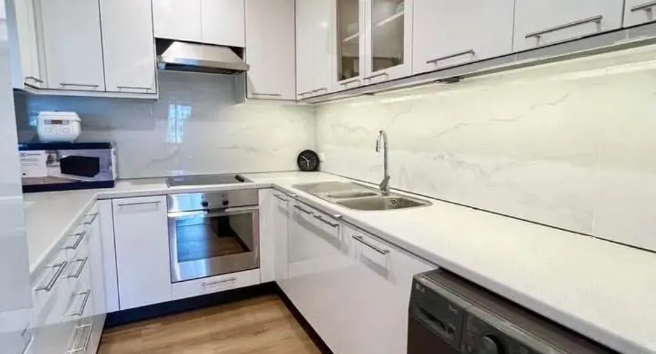 Condo en alquiler de 3 habitaciones en Watthana, Bangkok