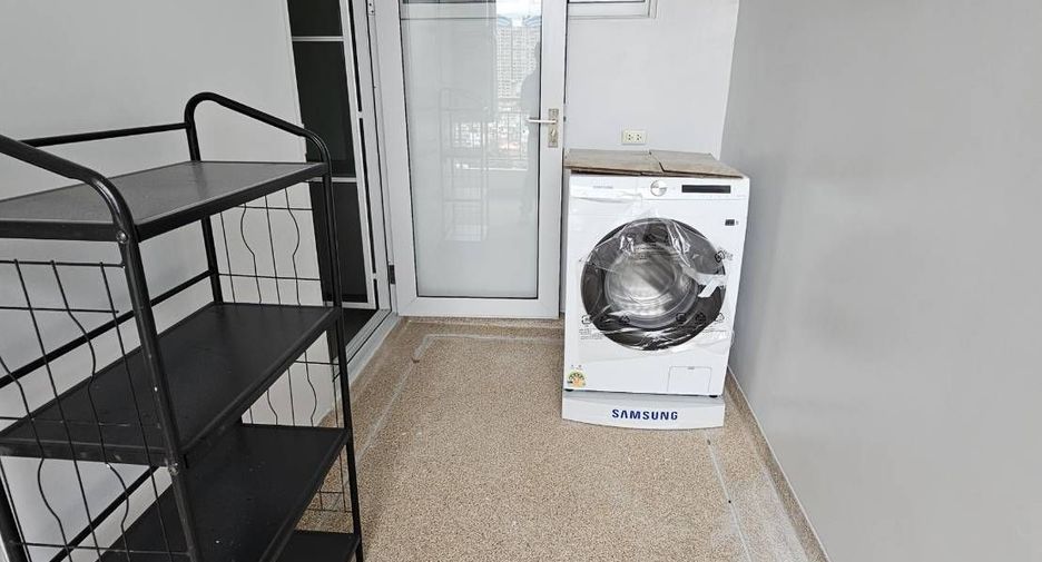 For rent 3 bedrooms condo in Bang Kho Laem, Bangkok