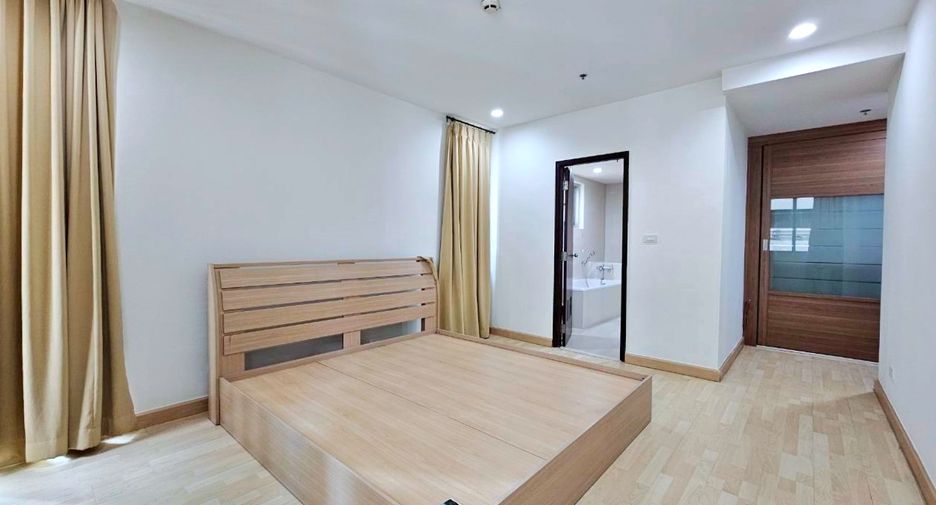 For rent 2 bedrooms condo in Pathum Wan, Bangkok