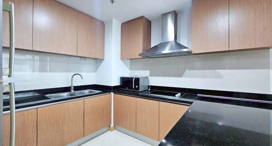 For rent 2 bedrooms condo in Pathum Wan, Bangkok